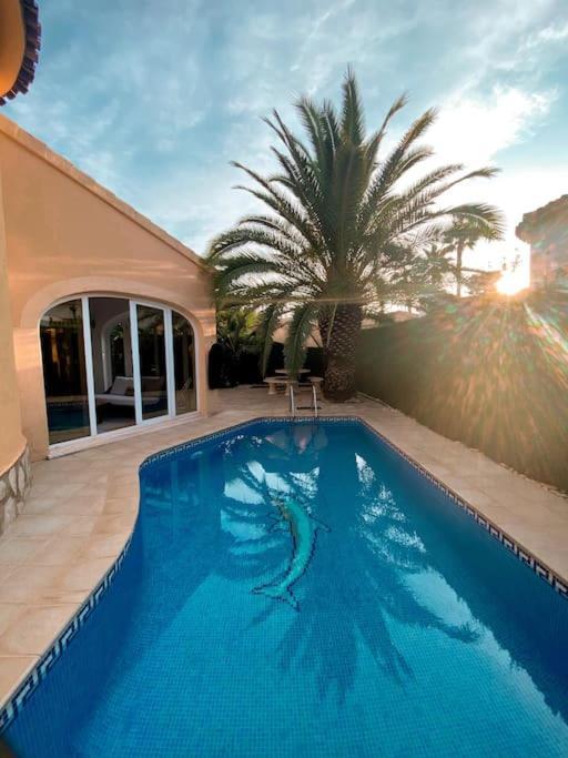 Impresionante Villa Con Piscina - Oliva Nova Екстериор снимка